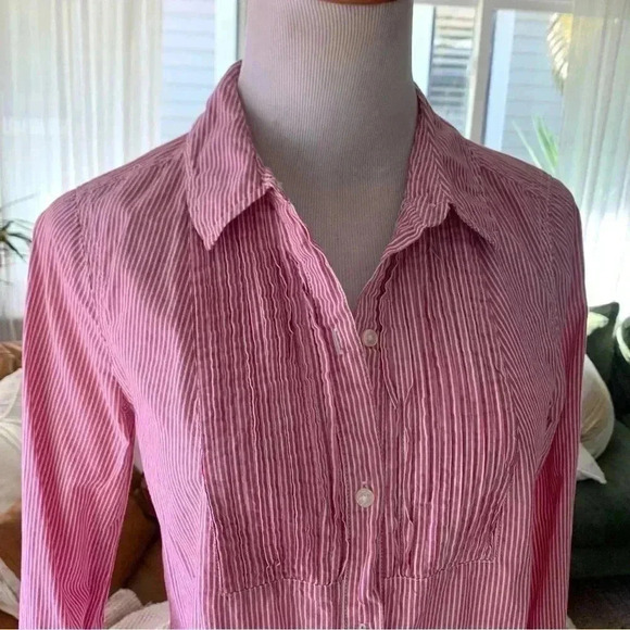 Old Navy red and white pleated button up - Picture 2 of 6